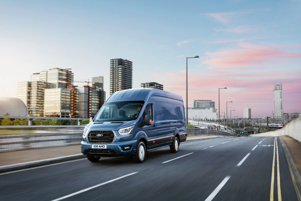 De nieuwe 2-tons Transit vergroot de productiviteit van bedrijven dankzij tot 7 procent verbeterde efficiency en geavanceerde nieuwe connectiviteitsmogelijkheden&nbsp;