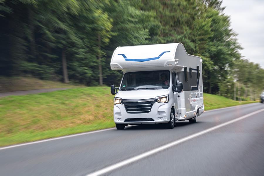 De vrijheid en flexibiliteit van reizen met een kampeerwagen blijven nieuwe kopers aantrekken. De nieuwmarkt houdt stand, terwijl vooral het aantal inschrijvingen van tweedehandse exemplaren verder stijgt