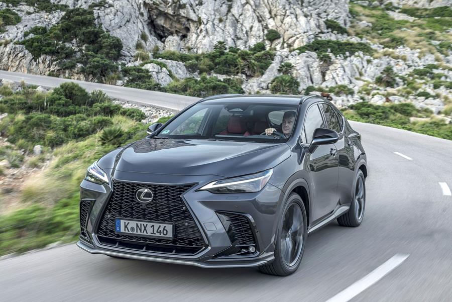 Rijtest Lexus NX 450h+ 4
