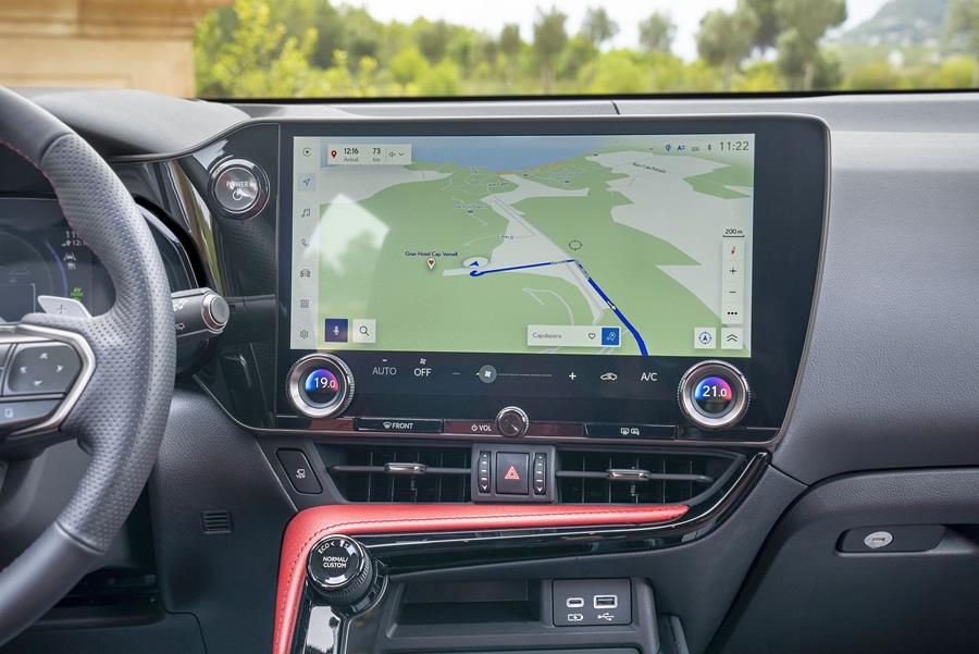 Rijtest Lexus NX 450h+ 8