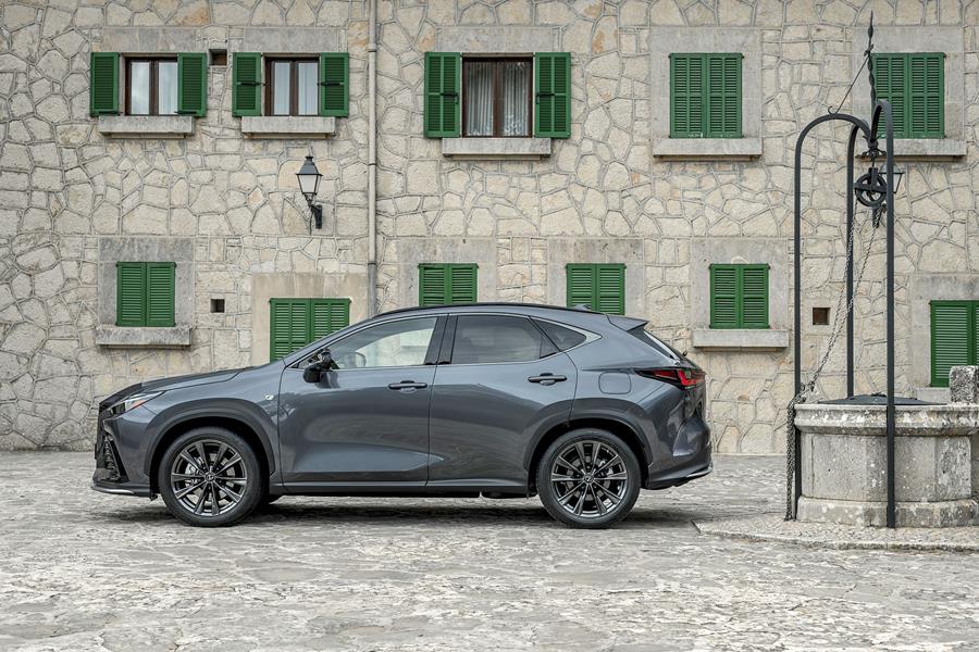 Rijtest Lexus NX 450h+ 10