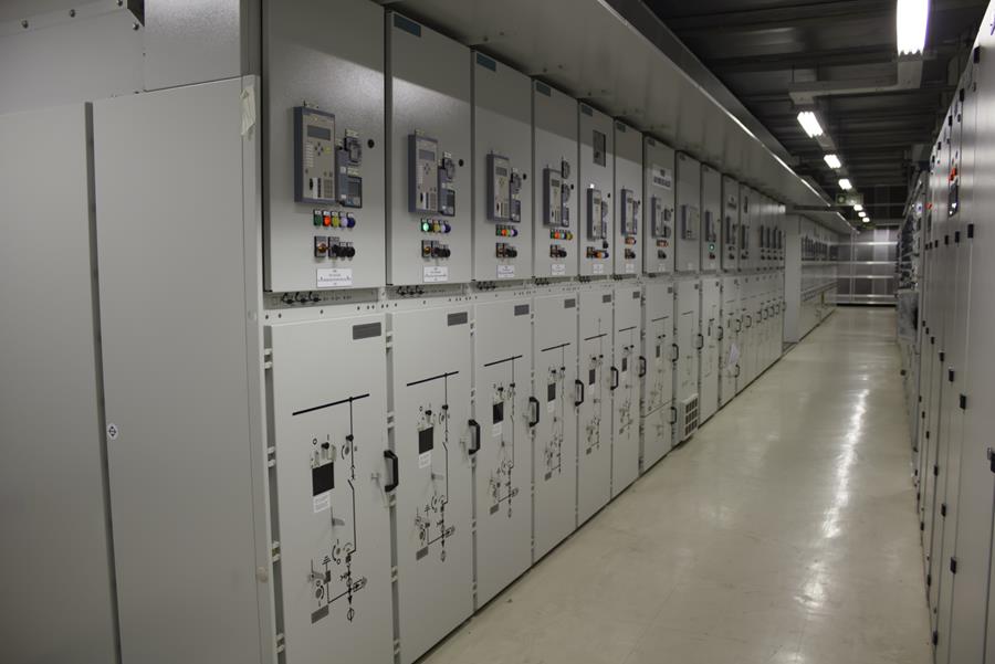 apparatuur die hoogspanning omzet