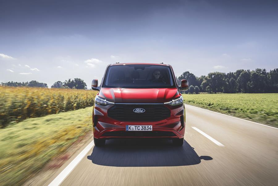 Rijtest Ford Transit Custom (150 pk diesel) 02