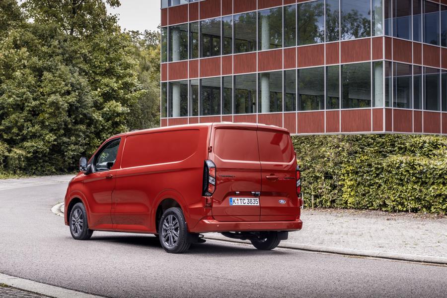 Rijtest Ford Transit Custom (150 pk diesel) 04