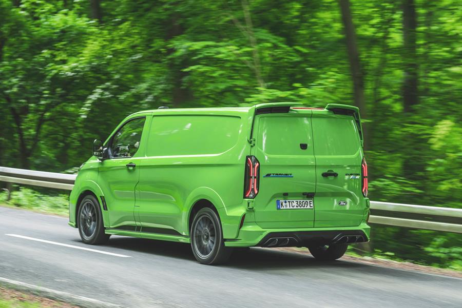 Rijtest Ford Pro E-Transit Custom 12