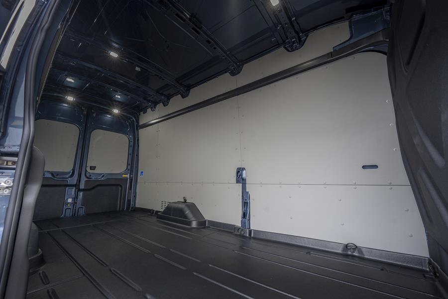 E-Transit_Enhanced_Range_075
