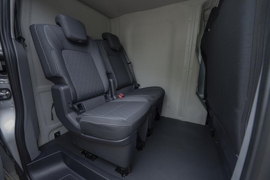 Transit_Custom_PHEV_MultiCab_017