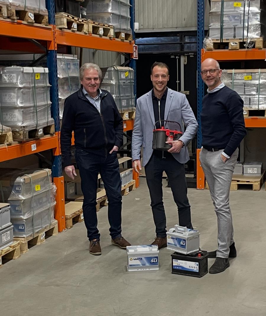 Hans de Jong (commercial director), Simon Vanden Bossche (accountmanager België) en Bart Timmermans (managing director)