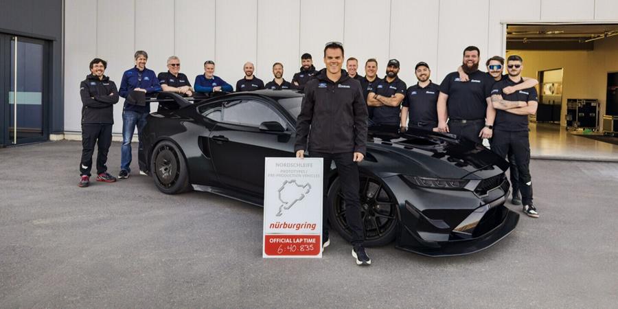 Ford Racing-team met Mustang GTD Competition en officiële rondetijd van 6:40,835