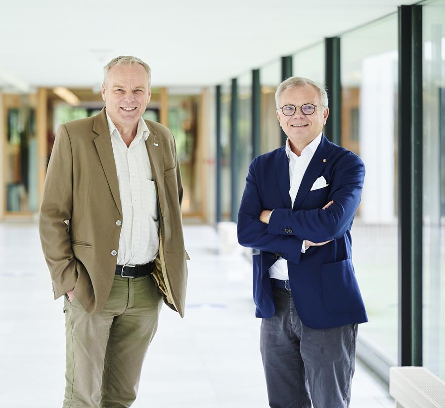 Henri de Hemptinne (links), voorzitter van het bestuursorgaan van TRAXIO, en Eric Cortois (rechts), die voortaan tijdelijk het dagelijks bestuur van de federatie waarneemt